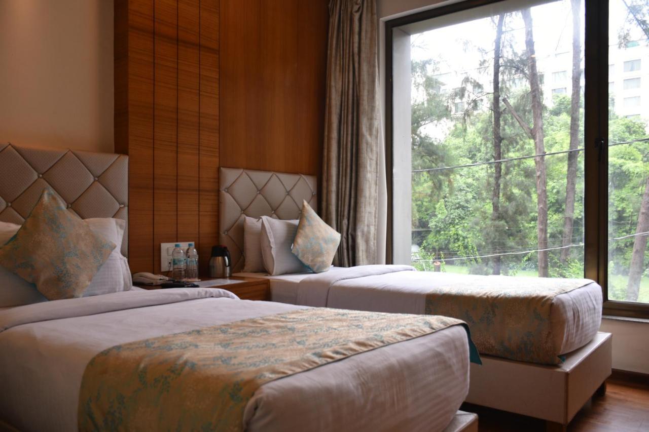 Hotel Meadows Варанаси Екстериор снимка