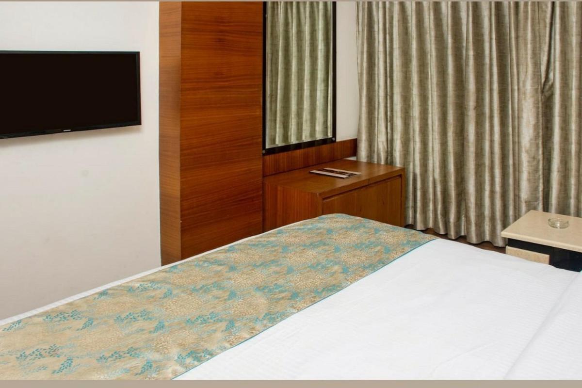 Hotel Meadows Варанаси Екстериор снимка