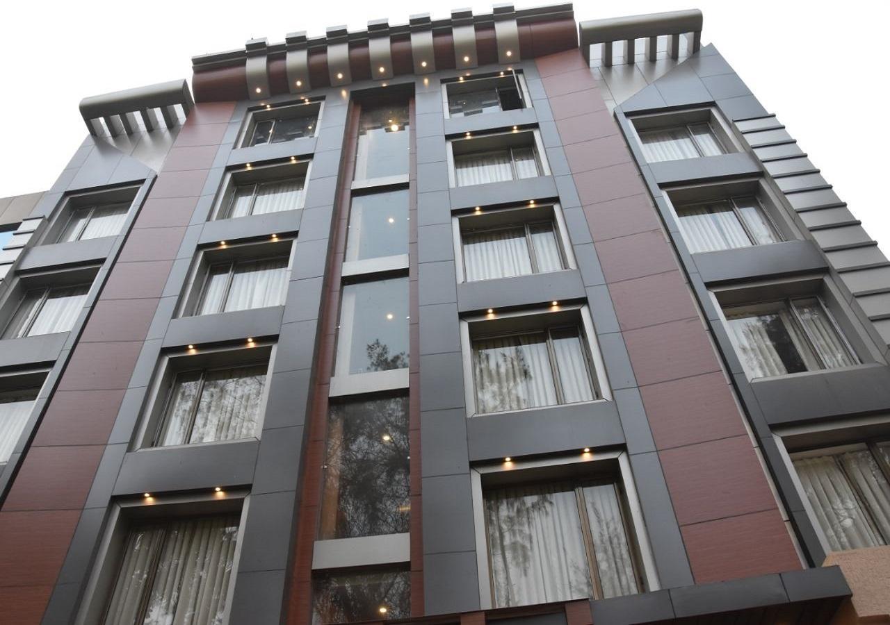 Hotel Meadows Варанаси Екстериор снимка