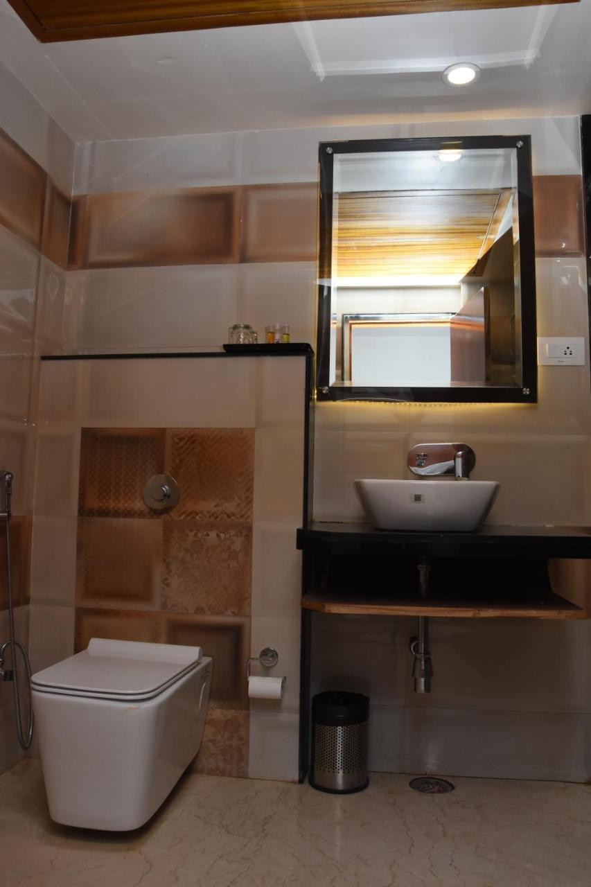 Hotel Meadows Варанаси Екстериор снимка
