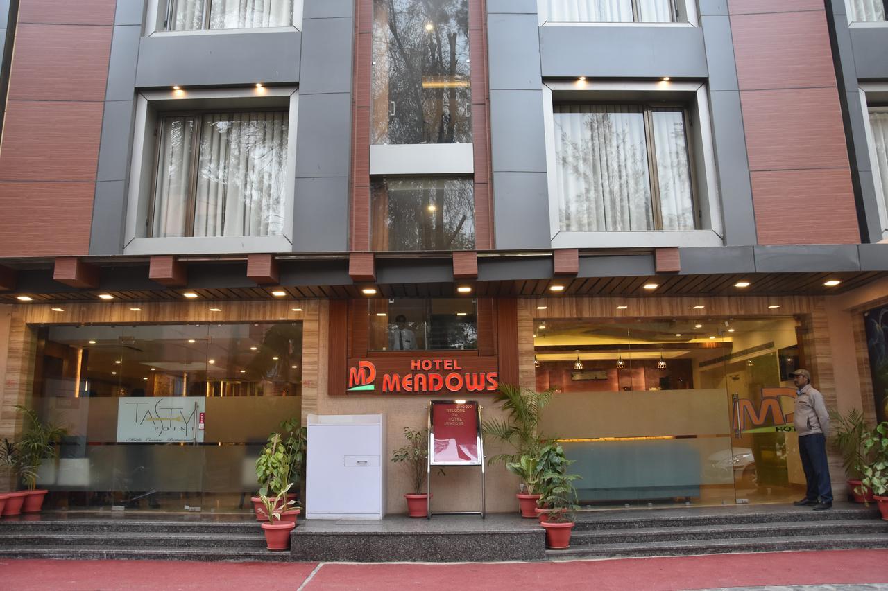 Hotel Meadows Варанаси Екстериор снимка