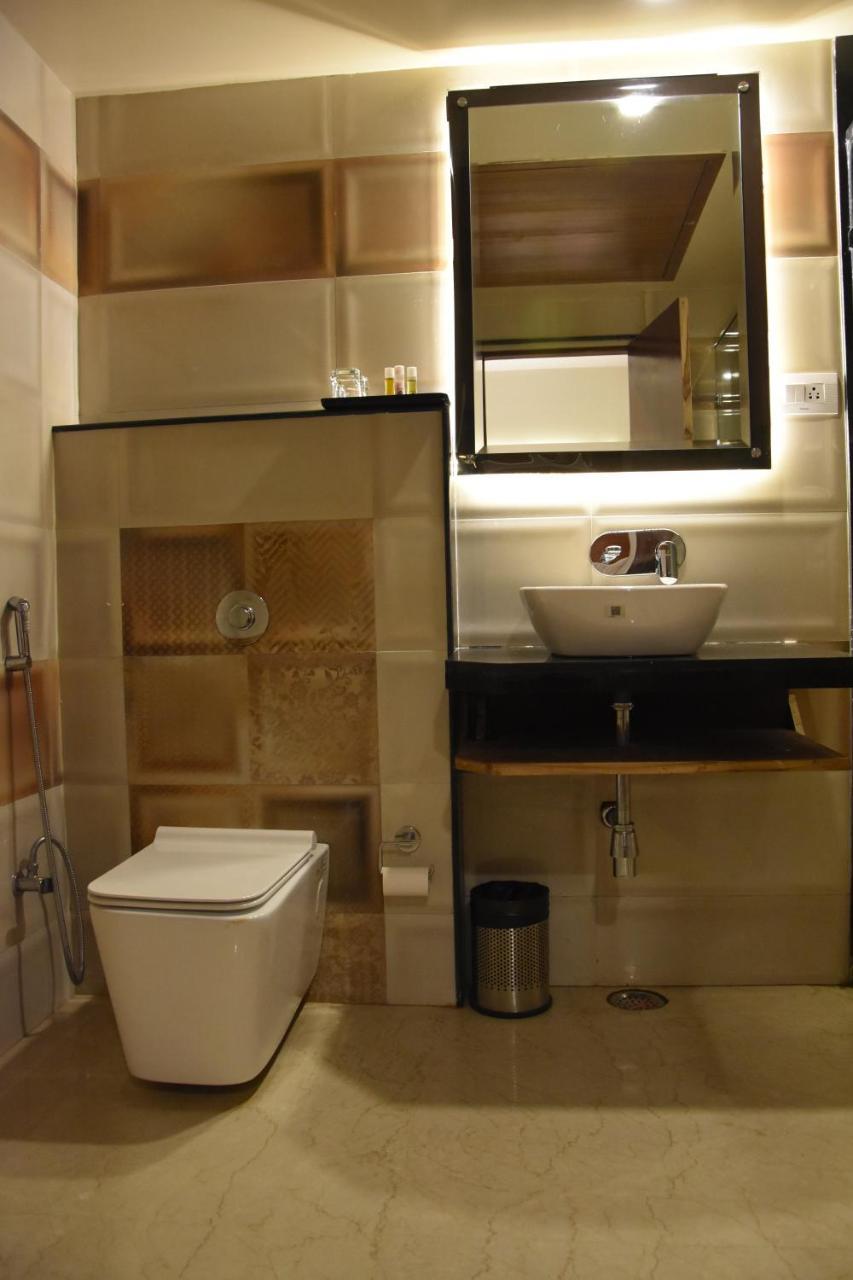Hotel Meadows Варанаси Екстериор снимка